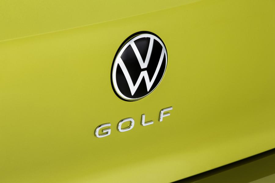 Логотип Volkswagen Golf Style 2020 года  (WW) (фото 96 из 97)